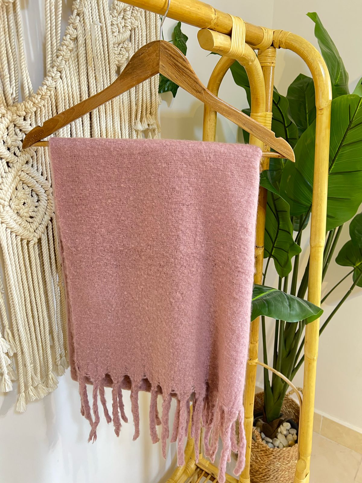 Gumus Luxury Winter Scarf – Stay Warm & Stylish in Cold Weather