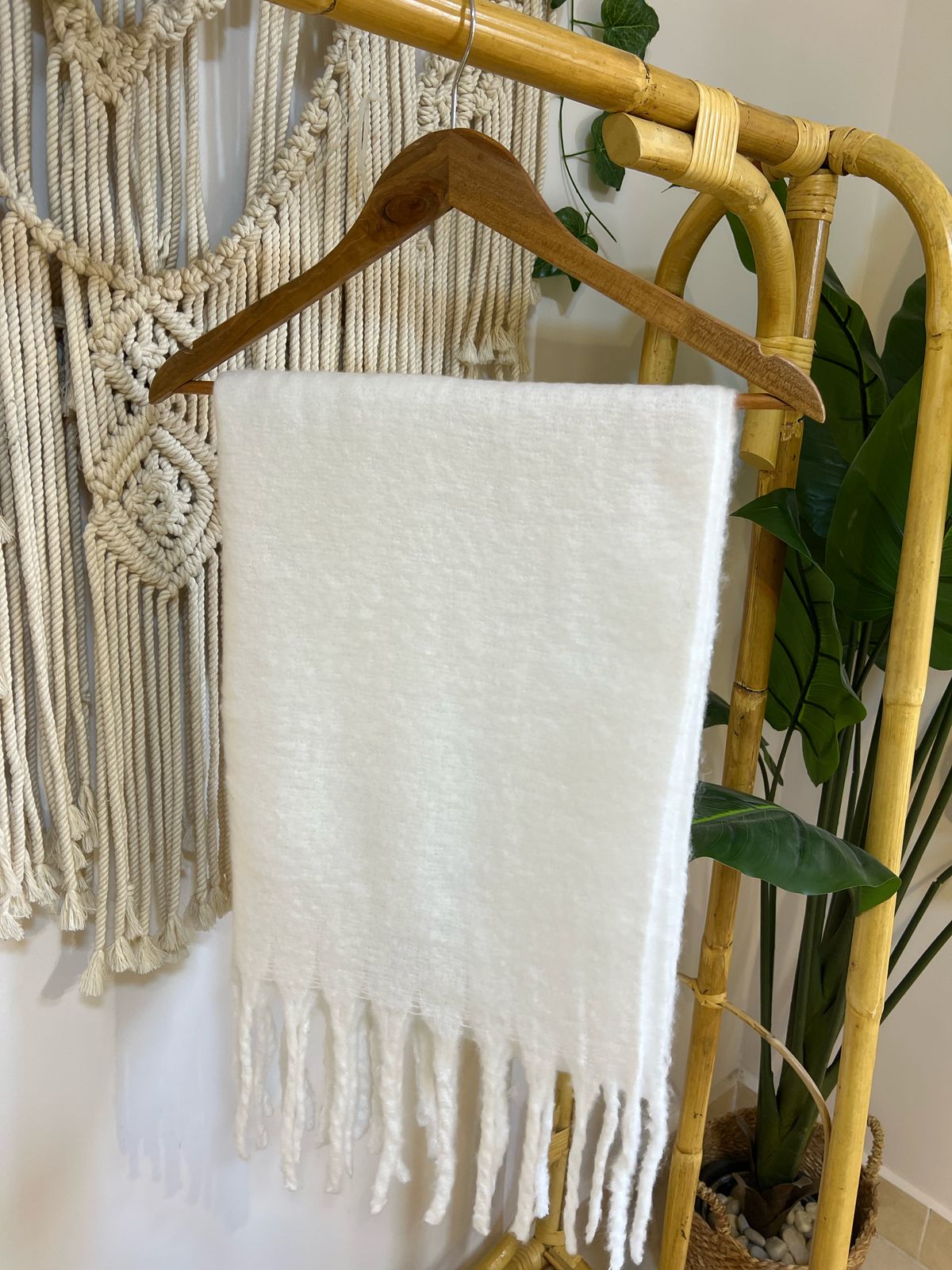 Gumus Luxury Winter Scarf – Stay Warm & Stylish in Cold Weather