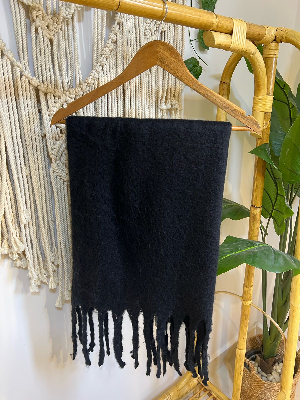 Gumus Luxury Winter Scarf – Stay Warm & Stylish in Cold Weather