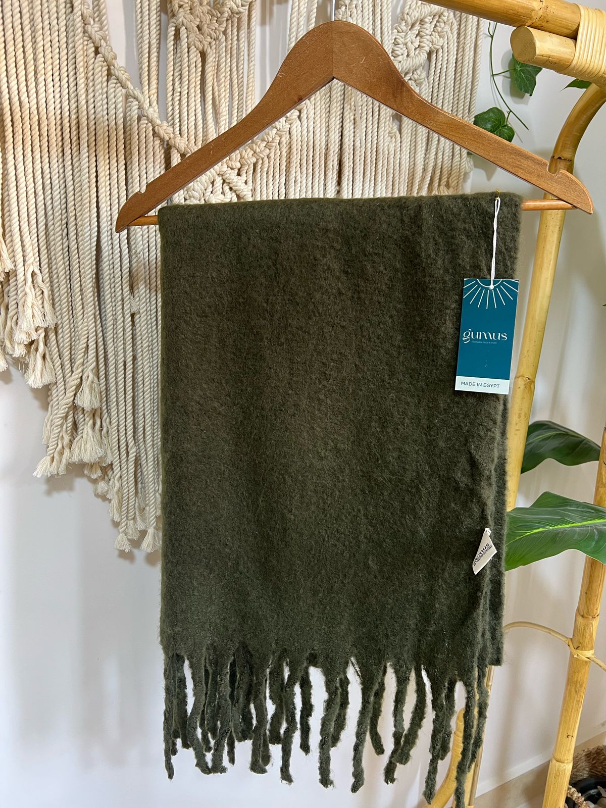 Gumus Luxury Winter Scarf – Stay Warm & Stylish in Cold Weather