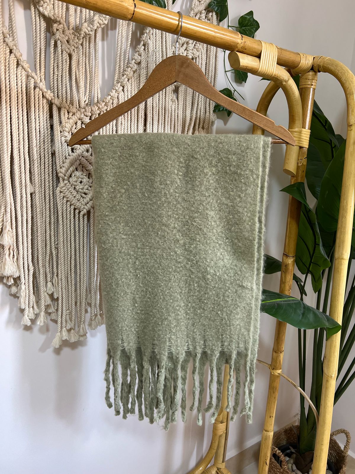 Gumus Luxury Winter Scarf – Stay Warm & Stylish in Cold Weather